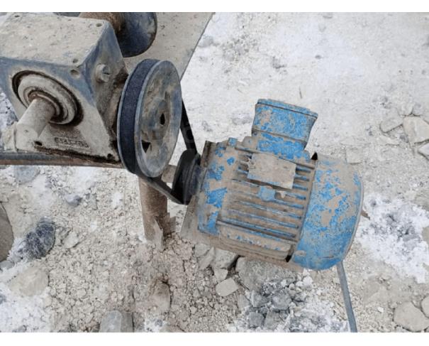 Foto de FORMIGA/MG - 02 Motores, sem marca aparente, de 5 CV e trifásicos 