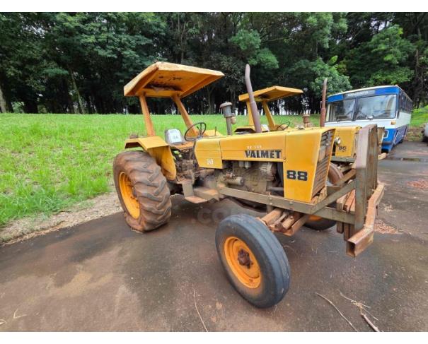 Foto de LONDRINA/PR - TRATOR AGRÍCOLA 4X2 MARCA VALMET MODELO 88ID