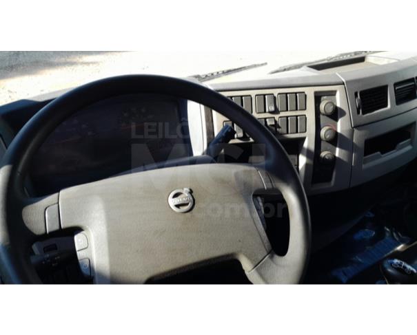 Foto de ITAÚNA MG  VOLVO VM 330 6X4R NO CHASSI - 330CV 7200