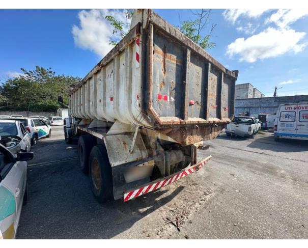 Foto de RIO DAS OSTRAS/RJ - CAMINHÃO MERCEDES BENZ 1620