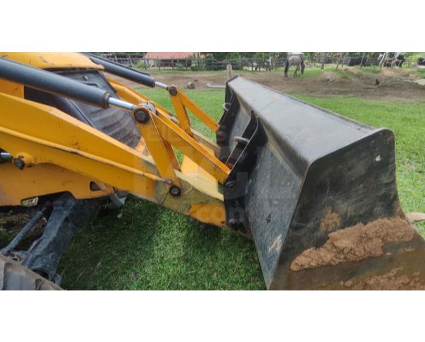 Foto de DIVINÓPOLIS/MG - Retroescavadeira JCB, modelo 3C.