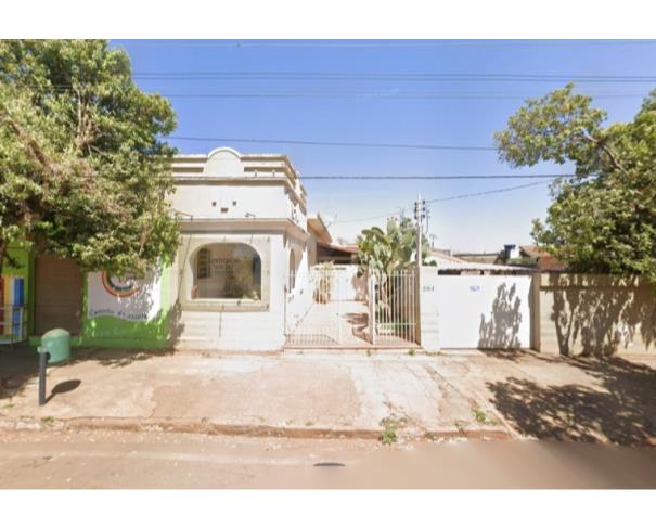 Foto de POMPÉU/MG - [Fração ideal de 6,71% sobre] uma casa área 723,00m² na Praça Governador Valadares. 