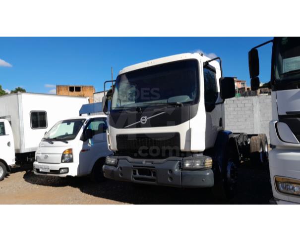 Foto de ITAÚNA MG  VOLVO VM 330 6X4R NO CHASSI - 330CV 7200