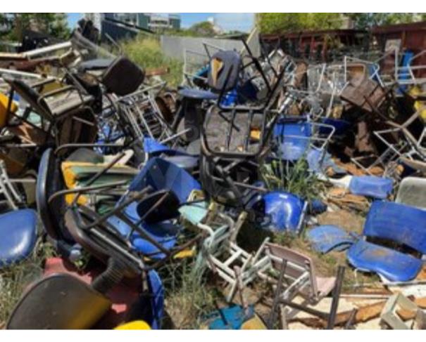 Foto de CAMPO DOS GOYTACAZES/RJ- Diversos - (cadeiras, carteiras escolares, poltronas)