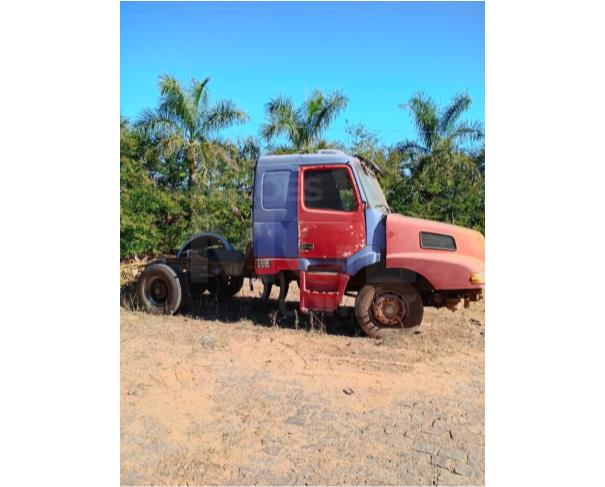 Foto de ITAÚNA MG - BAIXADO - VOLVO NH12380 4X2 2004/2004 (ENCONTRA-SE NO PÁTIO DO COMITENTE)