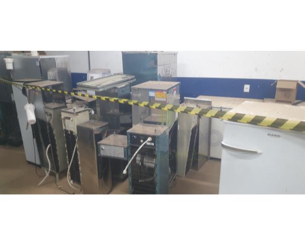 Foto de ITABIRITO/MG - Sucata de eletrônicos, geladeiras e freezers