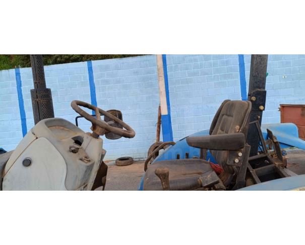 Foto de IBITURUNA/MG - Trator LS, modelo U80