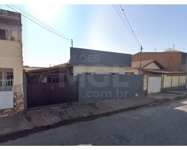Pouso alegre/mg — casa com 2 quartos e garagem no bairro faisqueira casas em leilão | mgl leilões