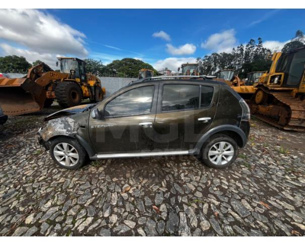 Foto de ITAÚNA/MG- RENAULT SANDERO STEPWAY HI-FLEX 1.6 16V 5P AUT. 2012/2013 BAIXADO/SUCATA- PA12611