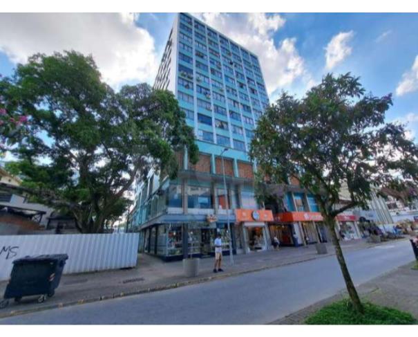 Foto de JOINVILLE/SC - Sala Comercial com 460,60m² no Ed. Manchester no Centro