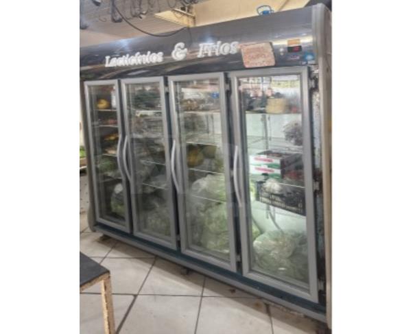 Foto de RIBEIRÃO DAS NEVES/MG - Freezer vertical marca KLIMA, com quatro portas de vidro