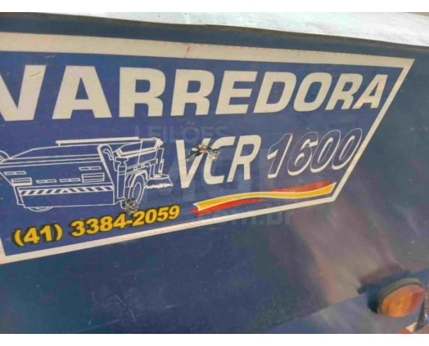 Foto de PARAGUAÇU/MG - Varredora Mecânica Rebocável VM, modelo VCR1600 equipada com escovas laterais, reservatório coletor, sistema hidráulico e sistema de pulverização para controle de poeira