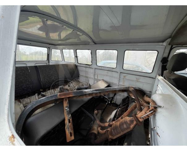 Foto de JUNDIAÍ/SP-VEÍCULO CONSERVADO SEM MOTOR-VW/KOMBI-1996/1996