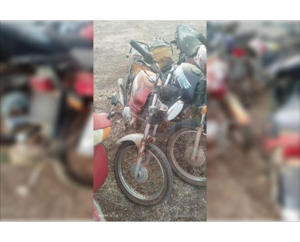 Foto de ARAGUAPAZ/GO - Motocicleta YAMAHA YBR 125E - PARA RETIRADA DE PEÇAS - MOTOR INSERVÍVEL