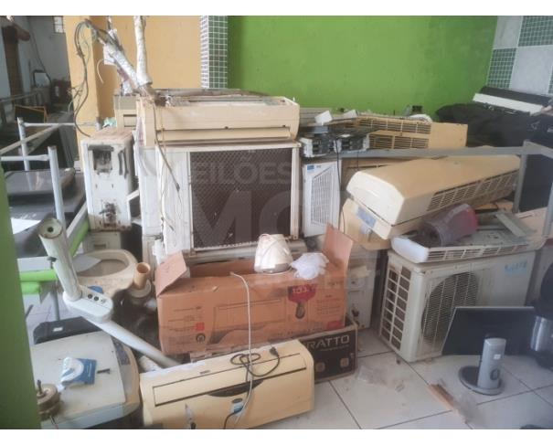 Foto de JANAÚBA/MG - SUCATA MISTA DE MÓVEIS ESCOLARES, OPERACIONAIS, ADMINISTRATIVOS E HOSPITALARES