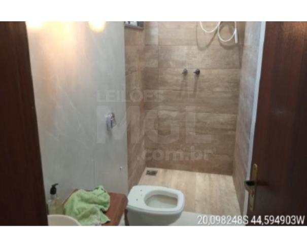 Foto de ITAÚNA/MG CASA COM AREA CONSTRUIDA DE 59,96M2 EDIFICADA EM LOTE DE 300M2 NO BAIRRO AEROPORTO