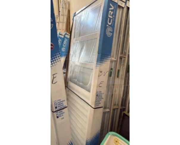 Foto de CAREAÇU/MG - 02 portas de giro em aço, metade em vidro, metade veneziana