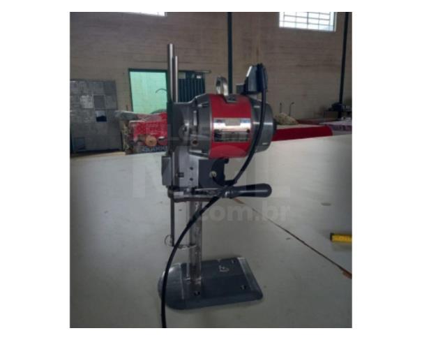 Foto de LAGOA DA PRATA/MG - Máquina de cortar tecido SINGER faca 10''