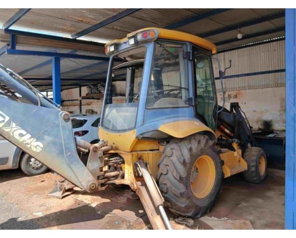 Foto de PARAGUAÇU/MG - Retroescavadeira XCMG, modelo XT870BR-I, tração 4x4