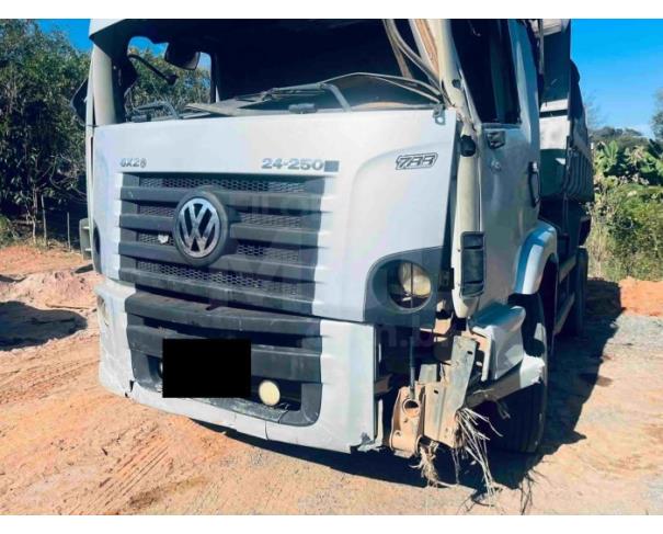 Foto de INHAPIM/MG - Caminhão VW 24.250 CNC 6X2, 2011/2012, DIESEL 