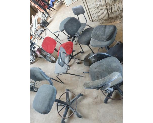 Foto de CISLESTE-MURIAÉ-MG- Armário para escritório, mesa para escritório, cadeiras para balcão, cadeiras para escritório, carcaças de cadeiras-P74022