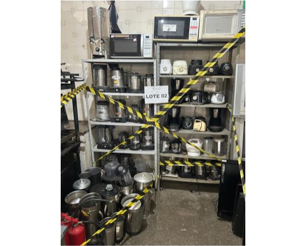 Foto de AMARGOSA/BA - Sucatas de eletrodomésticos e eletroeletrônicos inservíveis