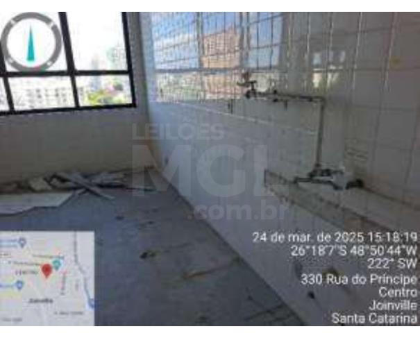 Foto de JOINVILLE/SC - Sala Comercial com 460,60m² no Ed. Manchester no Centro