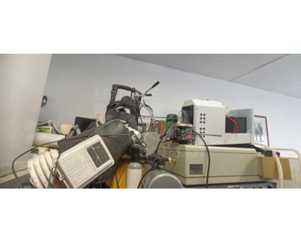 Foto de COLOMBO/PR - Sucatas de equipamentos laboratoriais e de manutenção diversos, câmaras de germinação, refrigerador, agitador, tupia, roçadeira