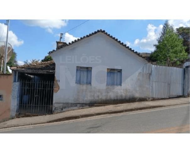 Foto de CLÁUDIO/MG – Casa e seu respectivo lote com a área de 250m², situado no Centro