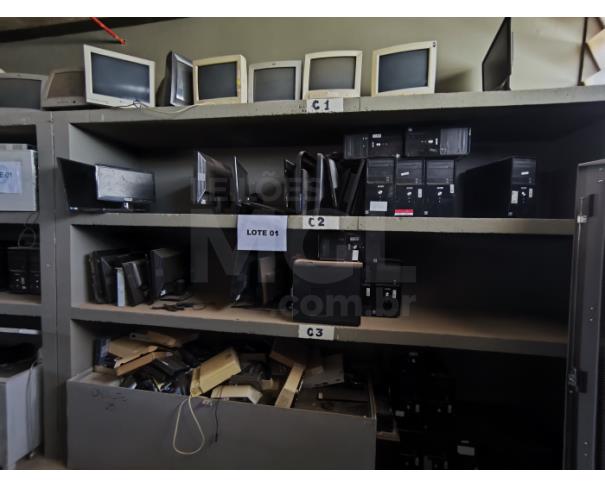 Foto de Brasília/DF - SUCATA DE EQUPAMENTOS DE INFORMÁTICA