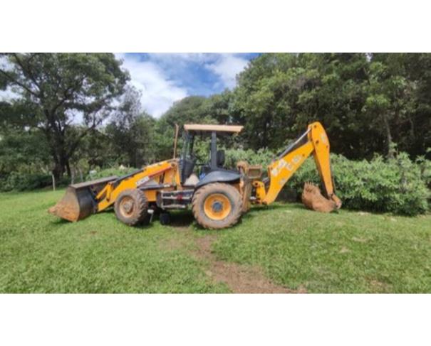 Foto de DIVINÓPOLIS/MG - Retroescavadeira JCB, modelo 3C.