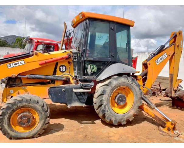 Foto de SÃO GERALDO DO BAIXIO/MG -  Retroescavadeira JCB, modelo 3C.