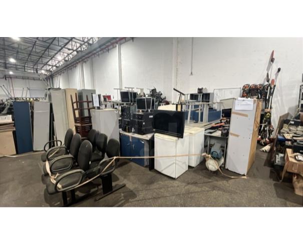 Foto de MANAUS/AM - ARMÁRIOS, CADEIRAS, COMPRESSOR, EXTINTOR, FRIGOBAR, FURADEIRA, GUILHOTINA, MÁQUINA DE SOLDAR, MICROCOMPUTADOR, MOTOSERRA, MOTOPODA, NOBREAK, QUADRO BRANCO, ROÇADEIRA, TELEVISOR, PERSIANAS