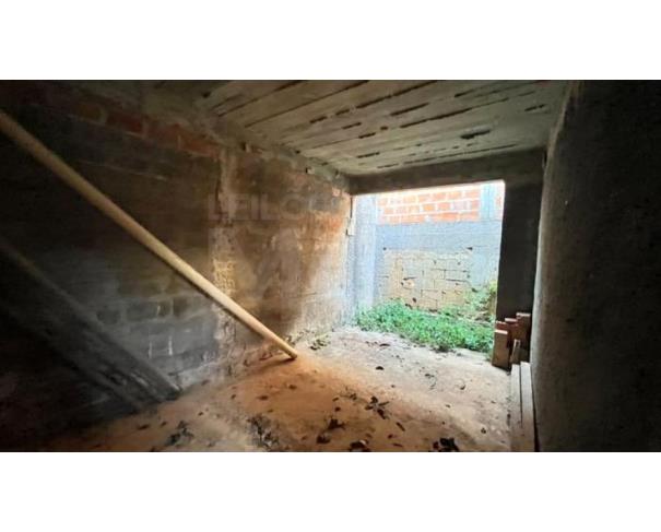 Foto de IGUATAMA/MG – Lote com a área de 200,00m², com uma construção inacabada, situado no Centro