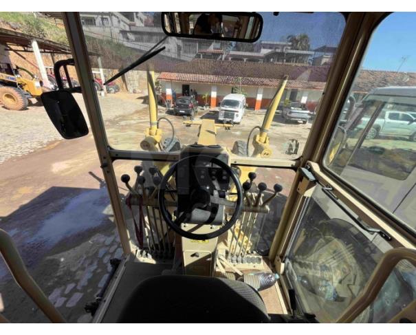 Foto de PIRAPETINGA/MG - Patrol Motoniveladora Caterpillar 120k 