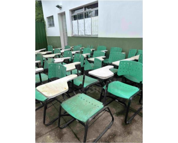Foto de CARMO DE MINAS/MG - Carteiras escolares e fogão a gás e etc