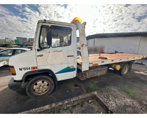Foto de RIO DAS OSTRAS/RJ - CAMINHÃO MEC. OPERAC.MERCEDES MENZ MB 710