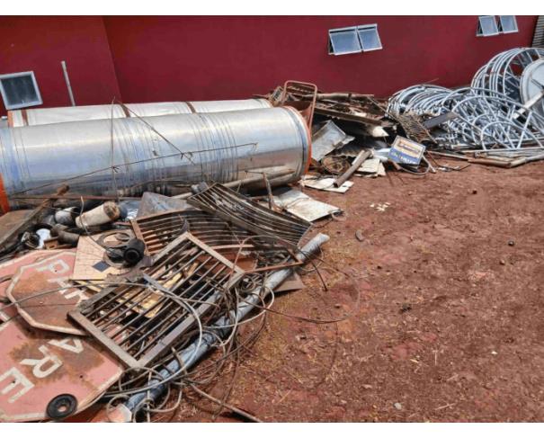 Foto de PARAGUAÇU/MG - Sucatas e materiais metálicos diversos (estruturas metálicas, treliças, grades, tubos, chapas, placas de sinalização, reservatórios/tanques metálicos e peças diversas)