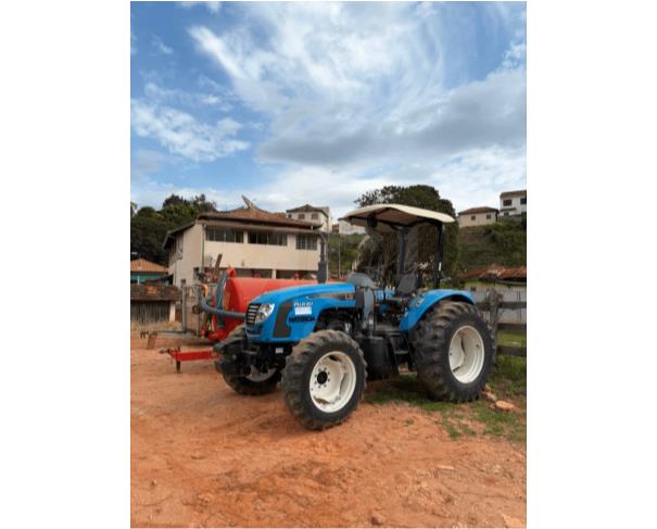 Foto de NATÉRCIA/MG -  Trator Agrícola LS Tractor, modelo Plus 80, com capota de proteção e contrapesos dianteiros