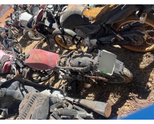 Foto de ARAGUAPAZ/GO - Lote com 04 motos e 1 carro - SUCATAS PARA DESTRUIÇÃO