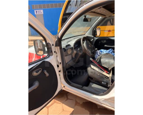 Foto de SÃO PEDRO DOS FERROS/MG - CARRO - Fiat Doblo Ambulância, 2011/2012