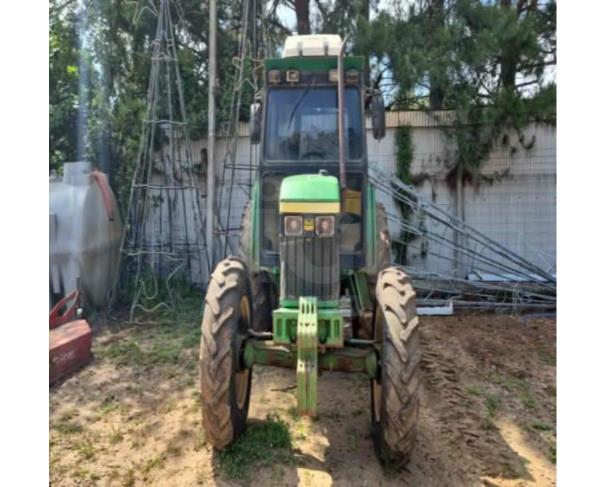 Foto de CAMPESTRE DA SERRA/RS - Trator Agrícola Cabinado John Deere– modelo 5600 – 4x4