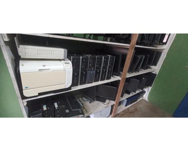 Foto de COLOMBO/PR - Sucatas diversas de TI, microcomputadores, monitores, impressoras, telefones