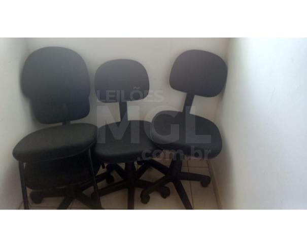 Foto de GUARANTÃ/SP - Cadeiras diversas