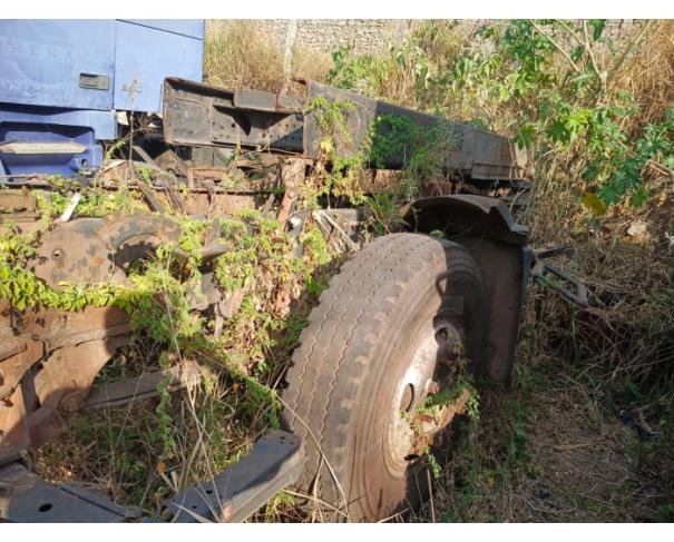 Foto de ITAÚNA MG - BAIXADO - CHASSI VOLVO FH 400 4X2 T 2008/2008 - (ENCONTRA-SE NO PÁTIO DO COMITENTE)