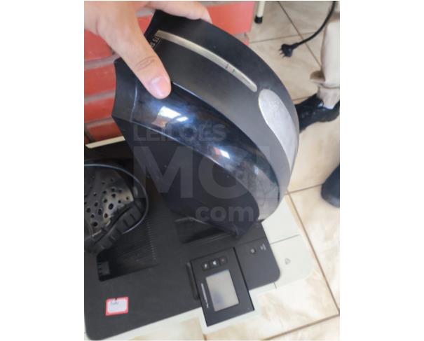 Foto de GUARANTÃ/SP - Totem álcool gel, impressora, nobreak, estabilizador, cadeira preta, extensão, teclado, ventilador, balança, relógio ponto, cadeira preta escritório giratória
