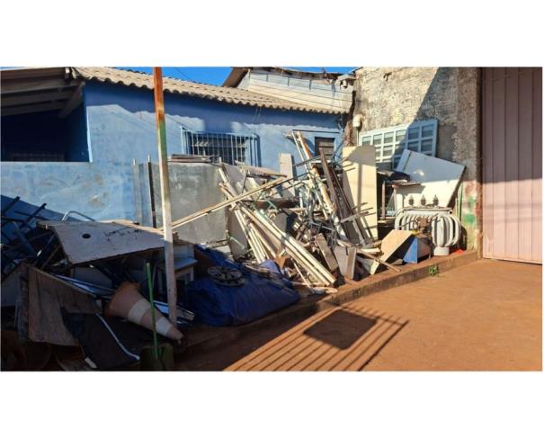 Foto de SANTA CRUZ DO RIO PARDO/SP - Sucatas diversas