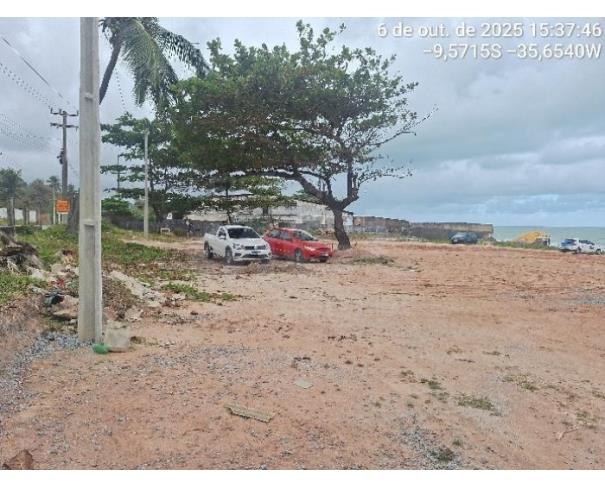 Foto de MACEIÓ/AL - Terreno com 3.505,129 m² às margens da AL-101 pé na areia, na Praia Riacho Doce