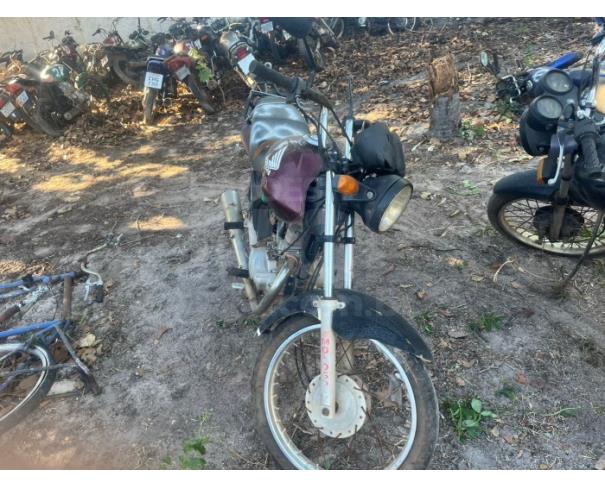 Foto de ARAGUAPAZ/GO - Lote com 04 motos e 1 carro - SUCATAS PARA DESTRUIÇÃO