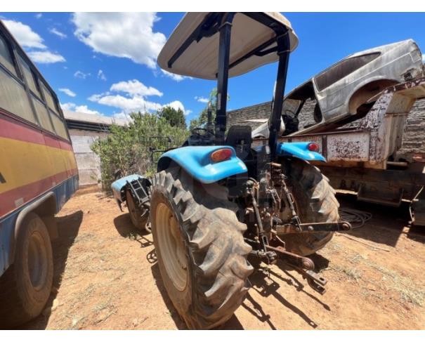 Foto de SERRA AZUL DE MINAS/MG- Trator Agrícola LS, modelo Plus 80